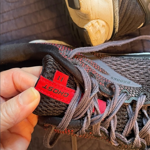 Brooks Ghost 11 Athletic Shoes in Black and Red Men’s Size 9 GUC - Picture 7 of 10